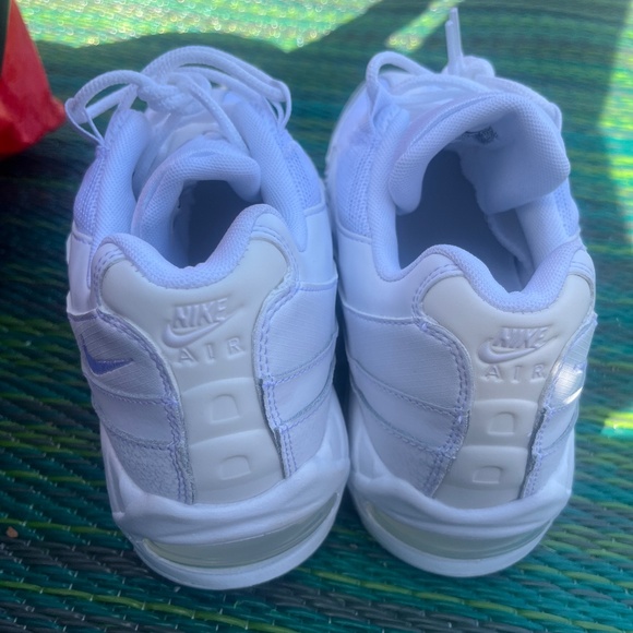 Air max triple white 9.5 new